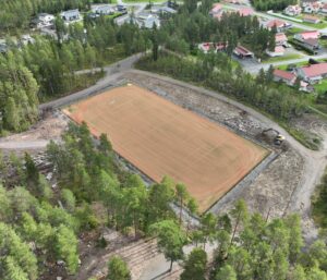 Kenttä kauempaa